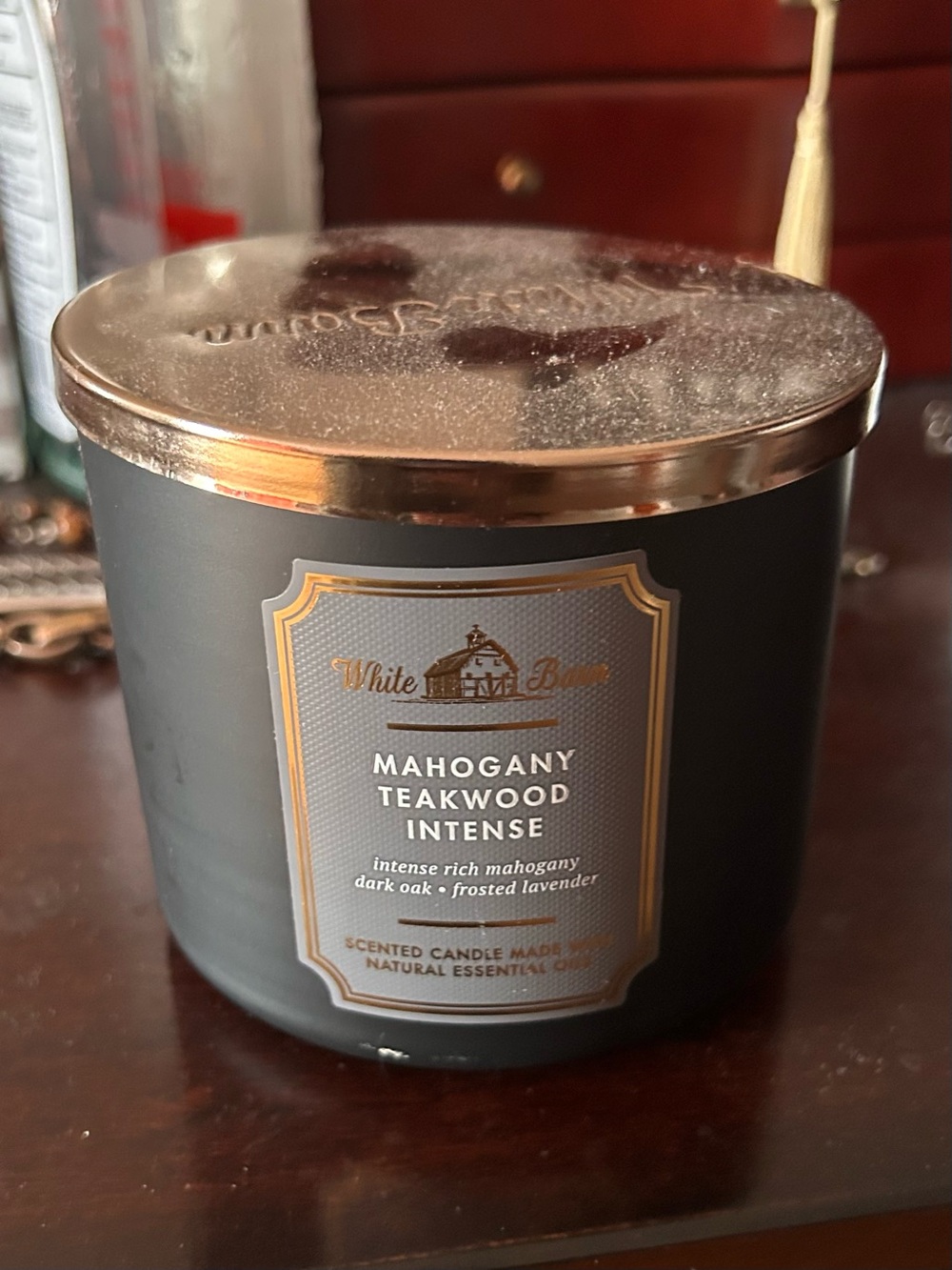 White Barn Mahogany Teakwood Intense Candle - Black with Gold Lid